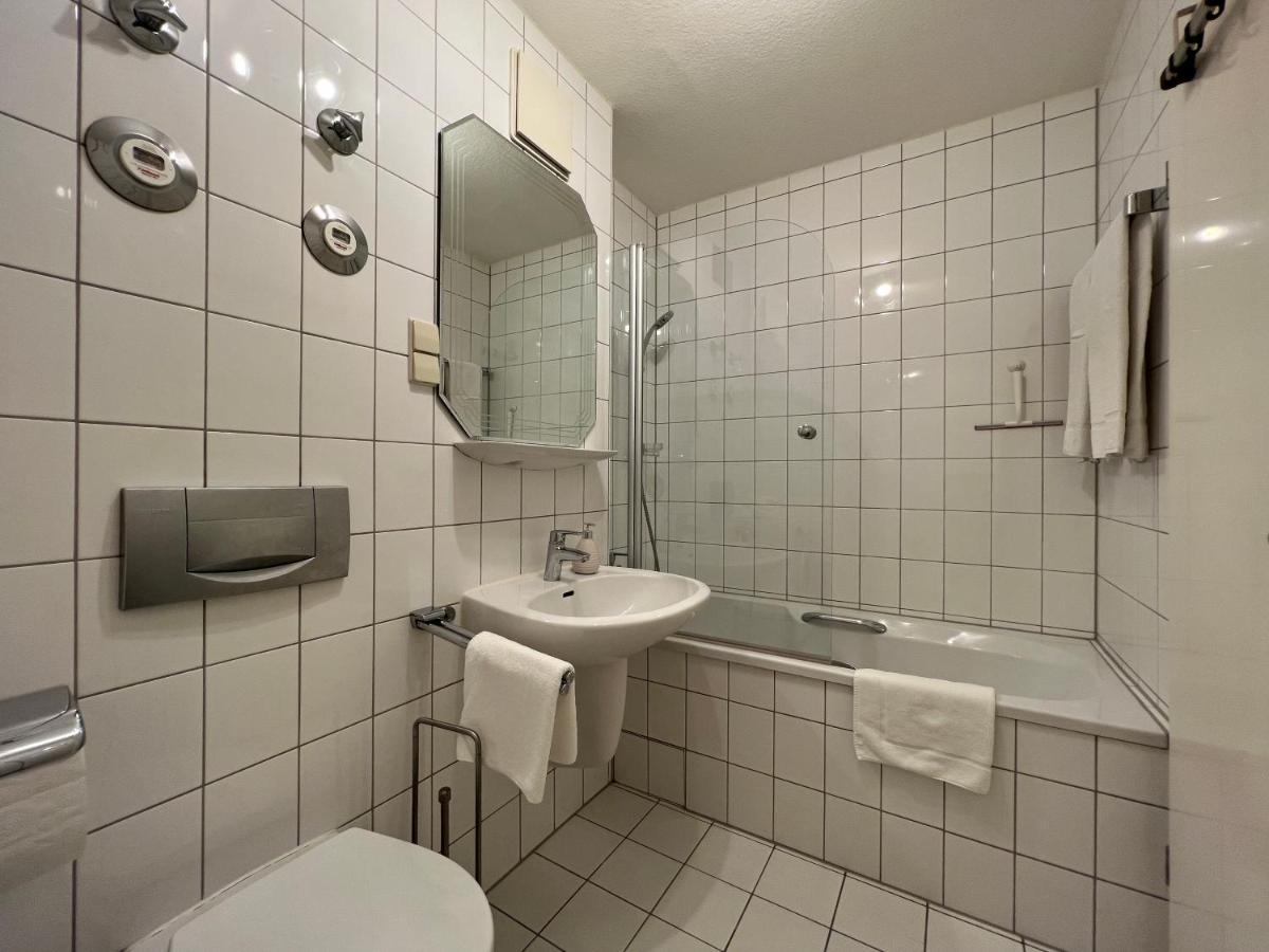 Maisonette Penthouse Fuer 8 Personen By Rabe - Free Netflix & Kostenloser Parkplatz & Grosse Terrasse Karlsruhe Zewnętrze zdjęcie